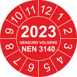 Keuringsstickers met NEN 3140 en jaartal (rood)
